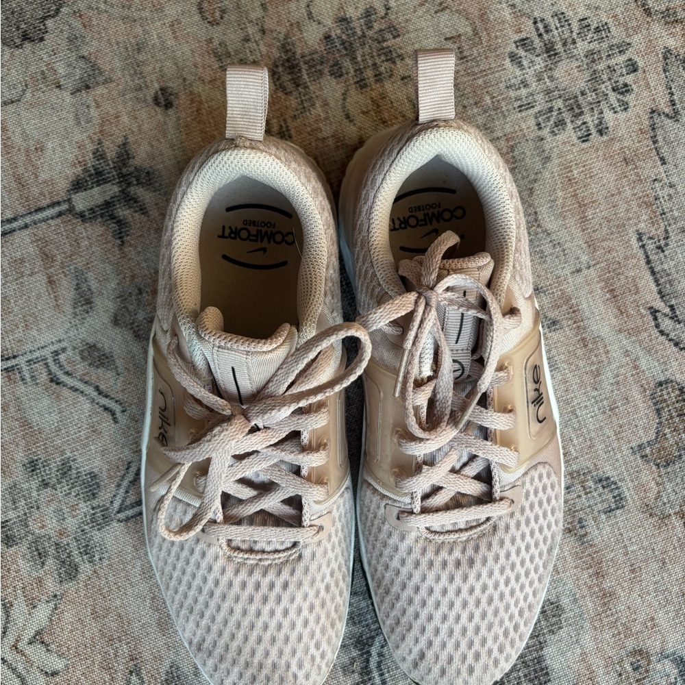 Nike renew light pink sneakers